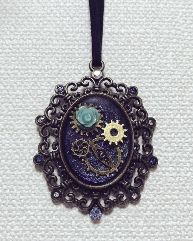 歯車と薔薇のペンダント