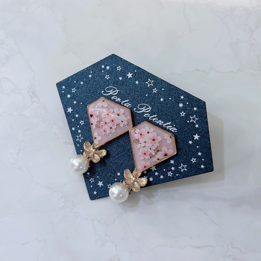 桜の宝石ピアス