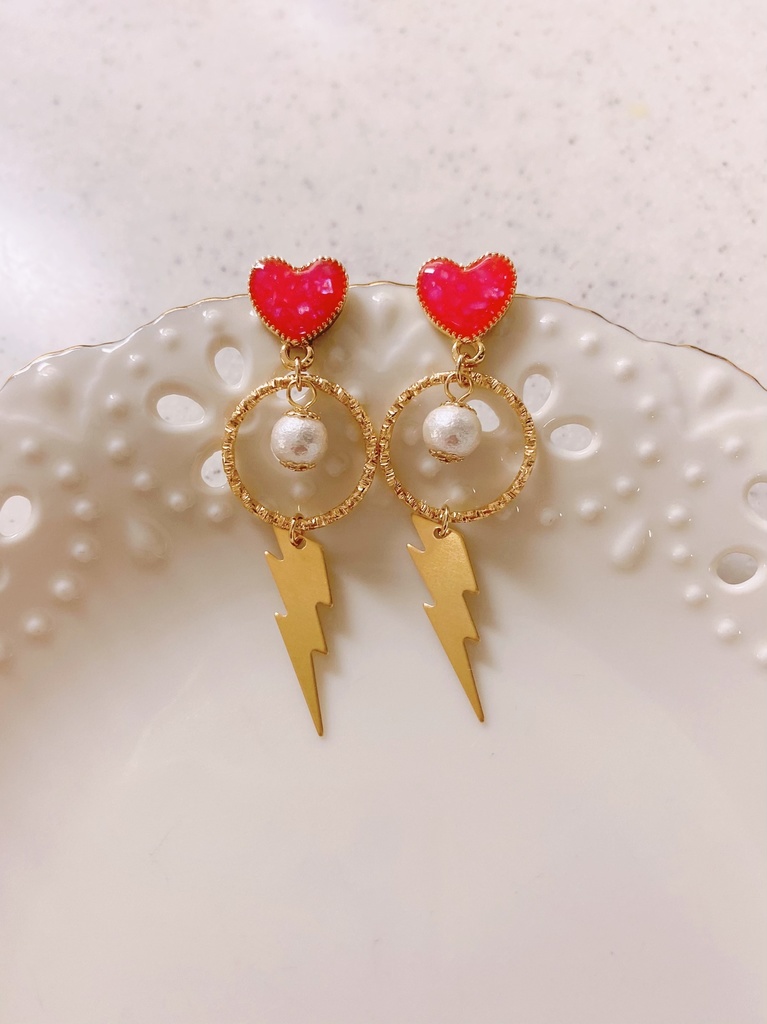 ノーラ ヴァルキリーのピアス Porta Potentia Booth