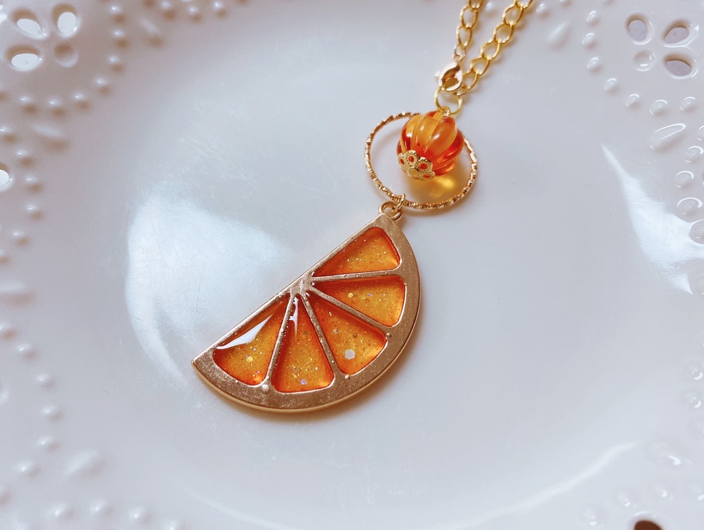 オレンジのバッグチャーム