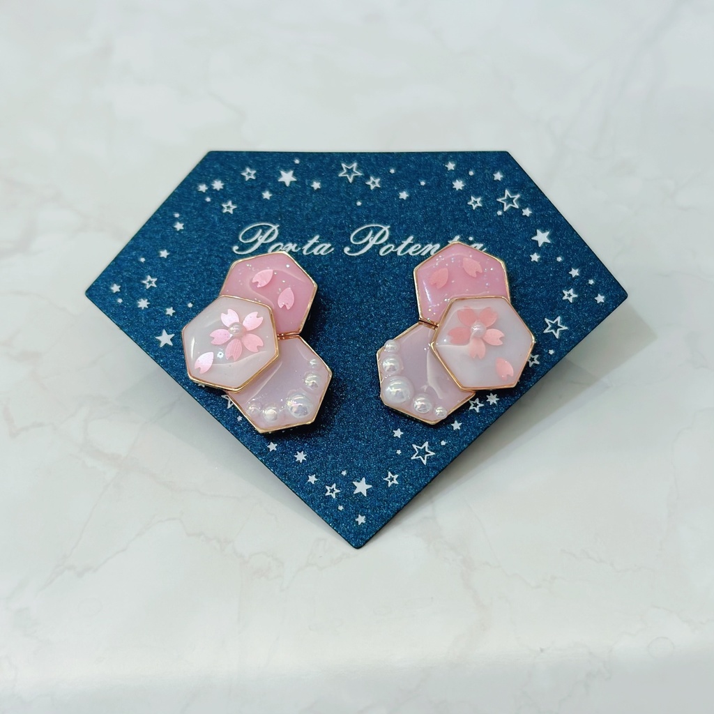 桜のハニカムピアス