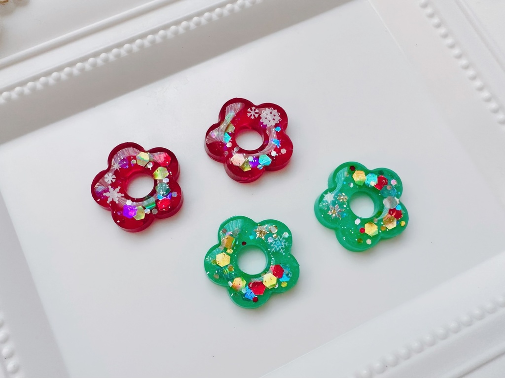 クリスマスリースの耳飾り