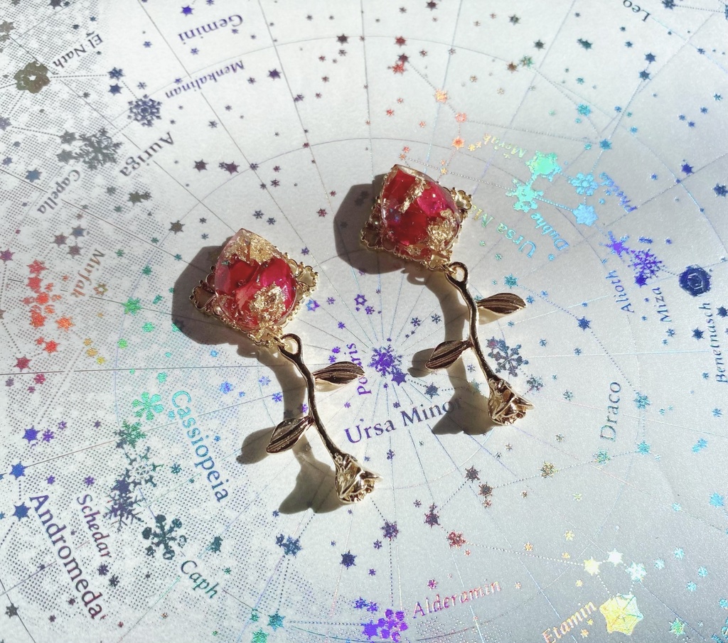 薔薇の雫の耳飾り