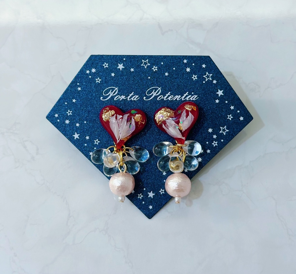 ダークレッドのハートピアス