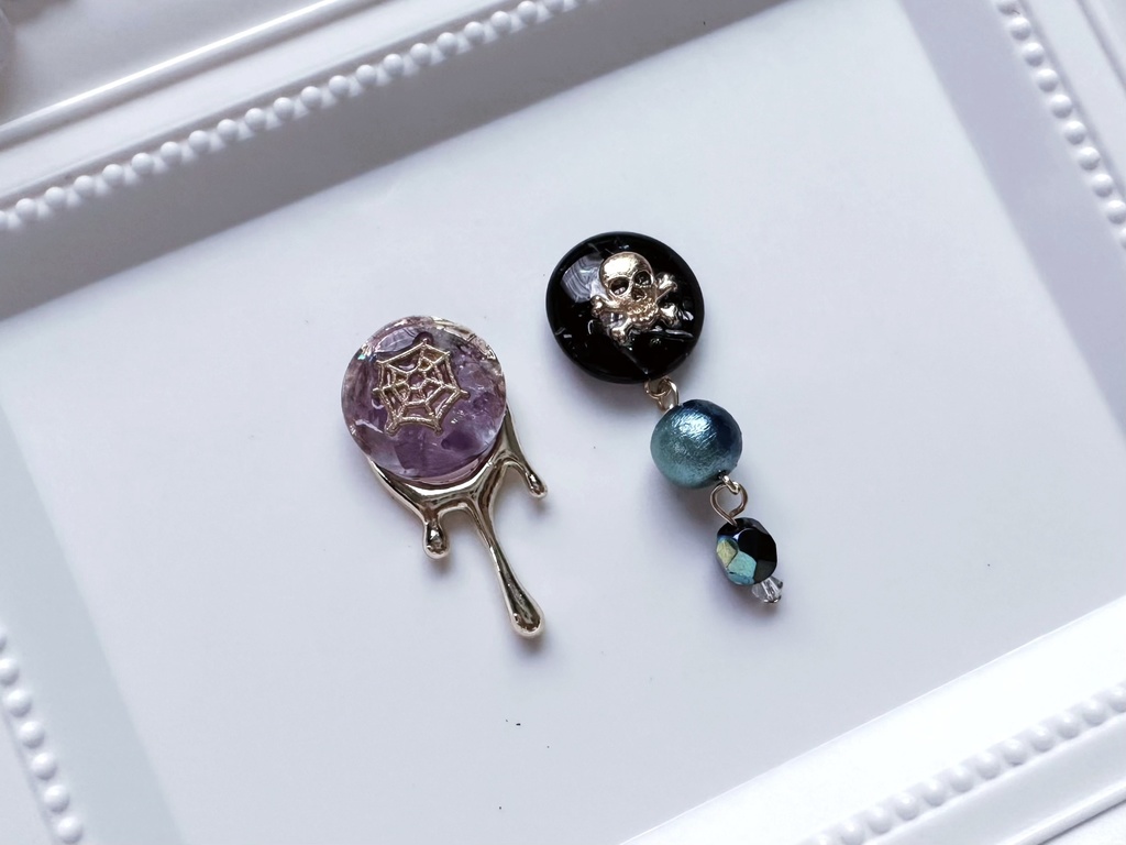 ドクロと蜘蛛の巣の耳飾り