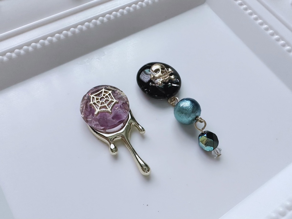ドクロと蜘蛛の巣の耳飾り