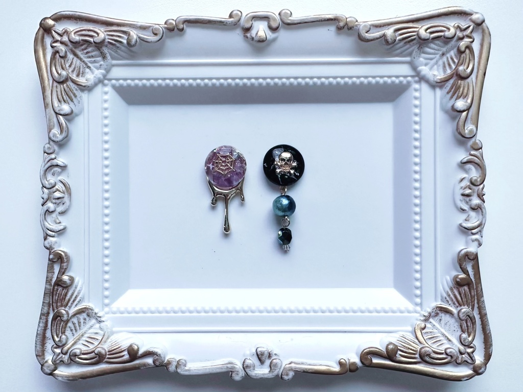 ドクロと蜘蛛の巣の耳飾り