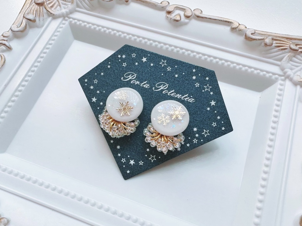 雪玉のころんとピアス