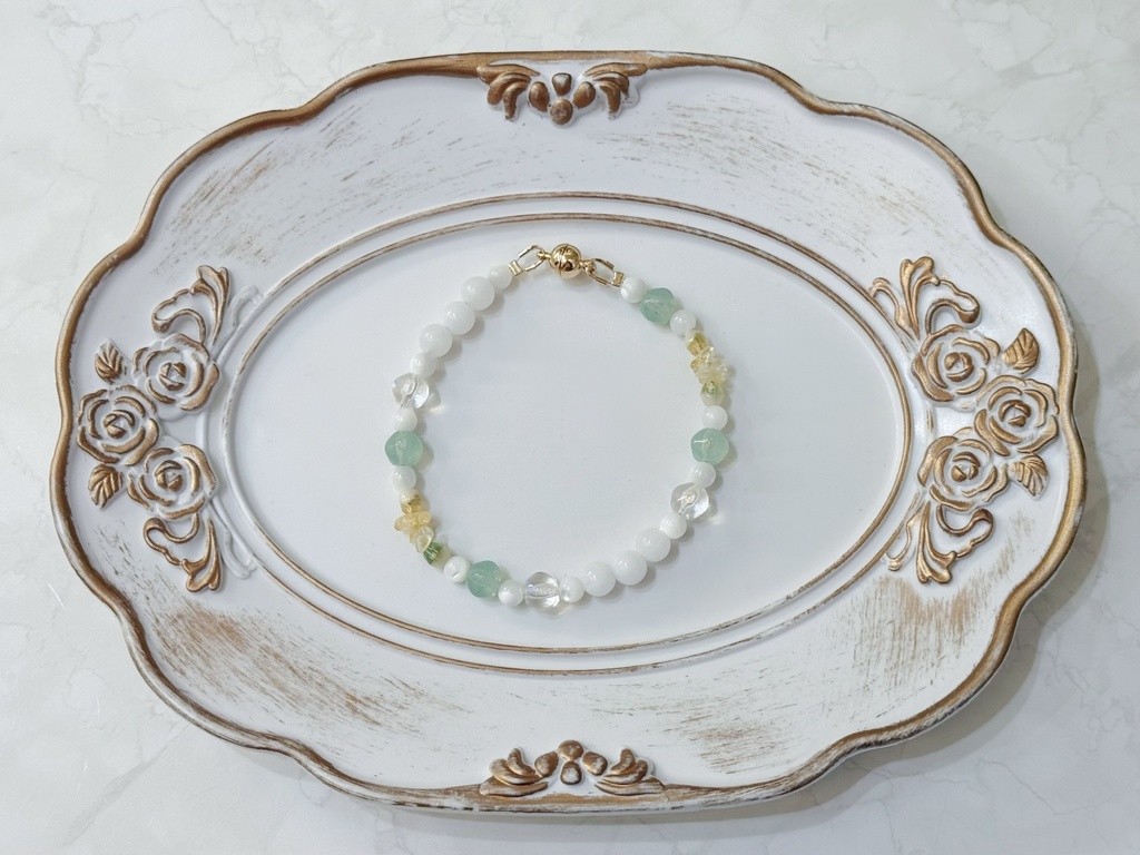 シュウモチーフのストーンブレスレットB