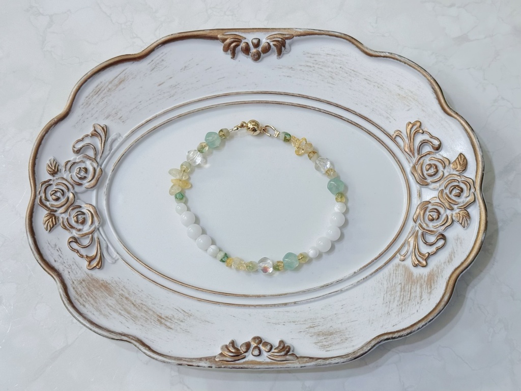 シュウモチーフのストーンブレスレットA