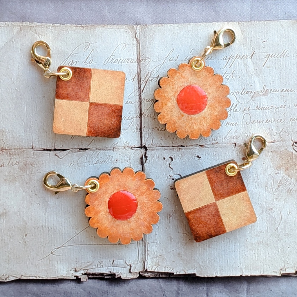 【ぬいのためのお守り】迷子札*ビスケット【スライド式】