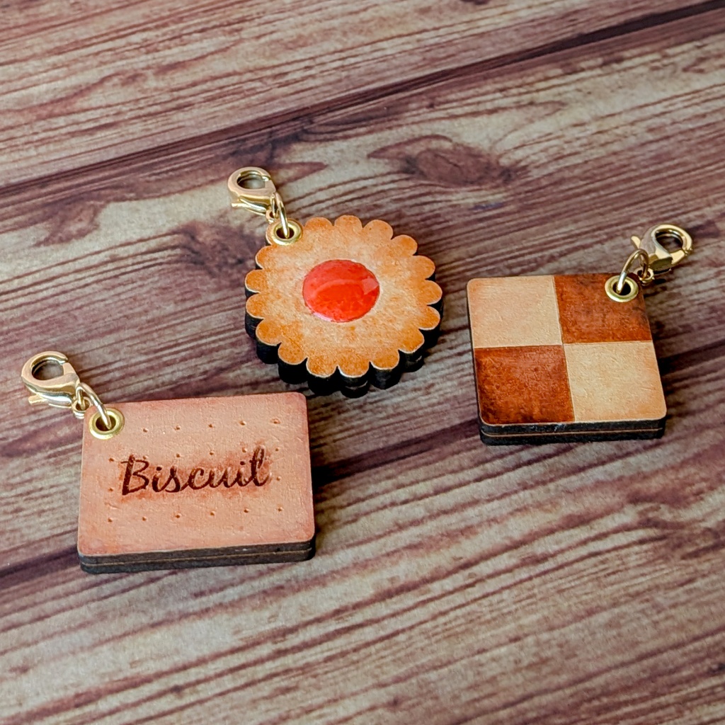 【ぬいのためのお守り】迷子札*ビスケット【スライド式】