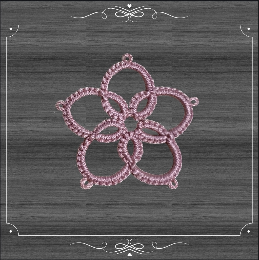 大きい存在の小さい花モチーフ