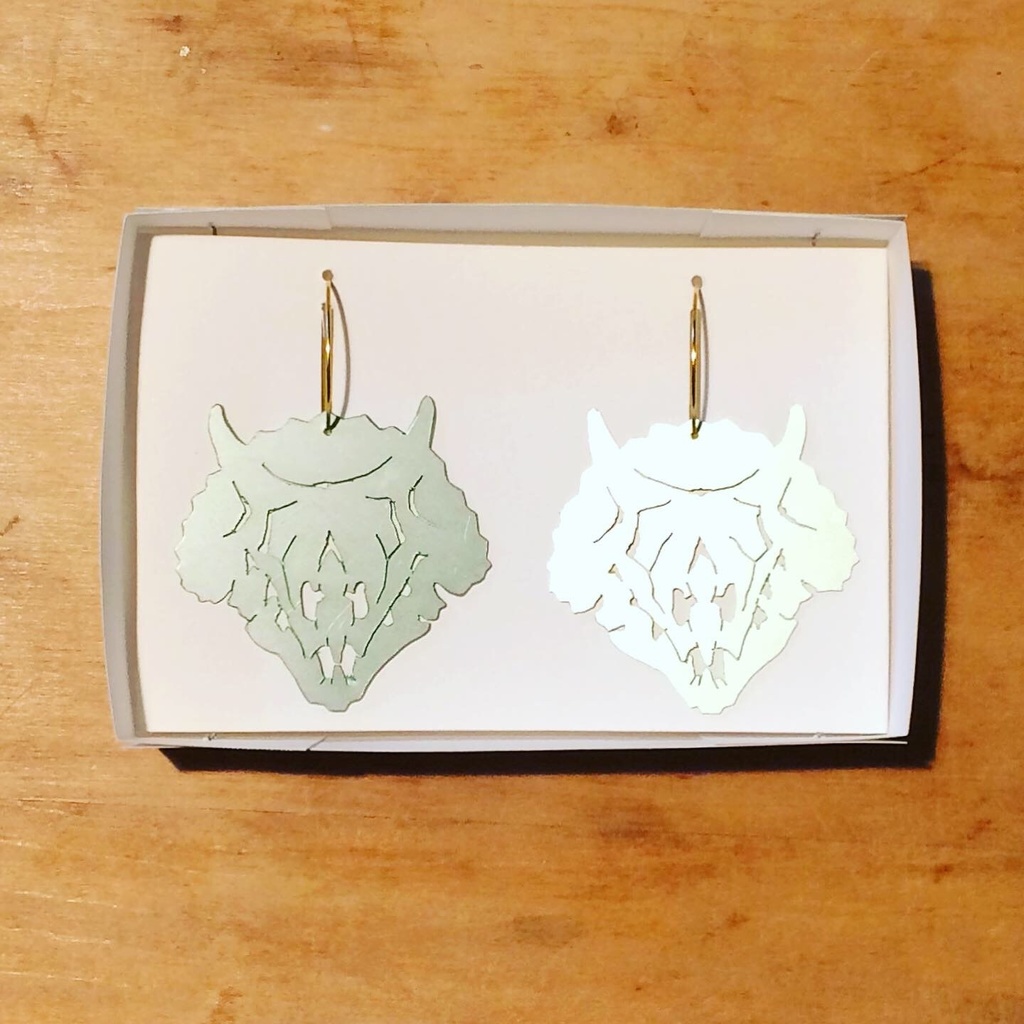 恐竜フープピアス