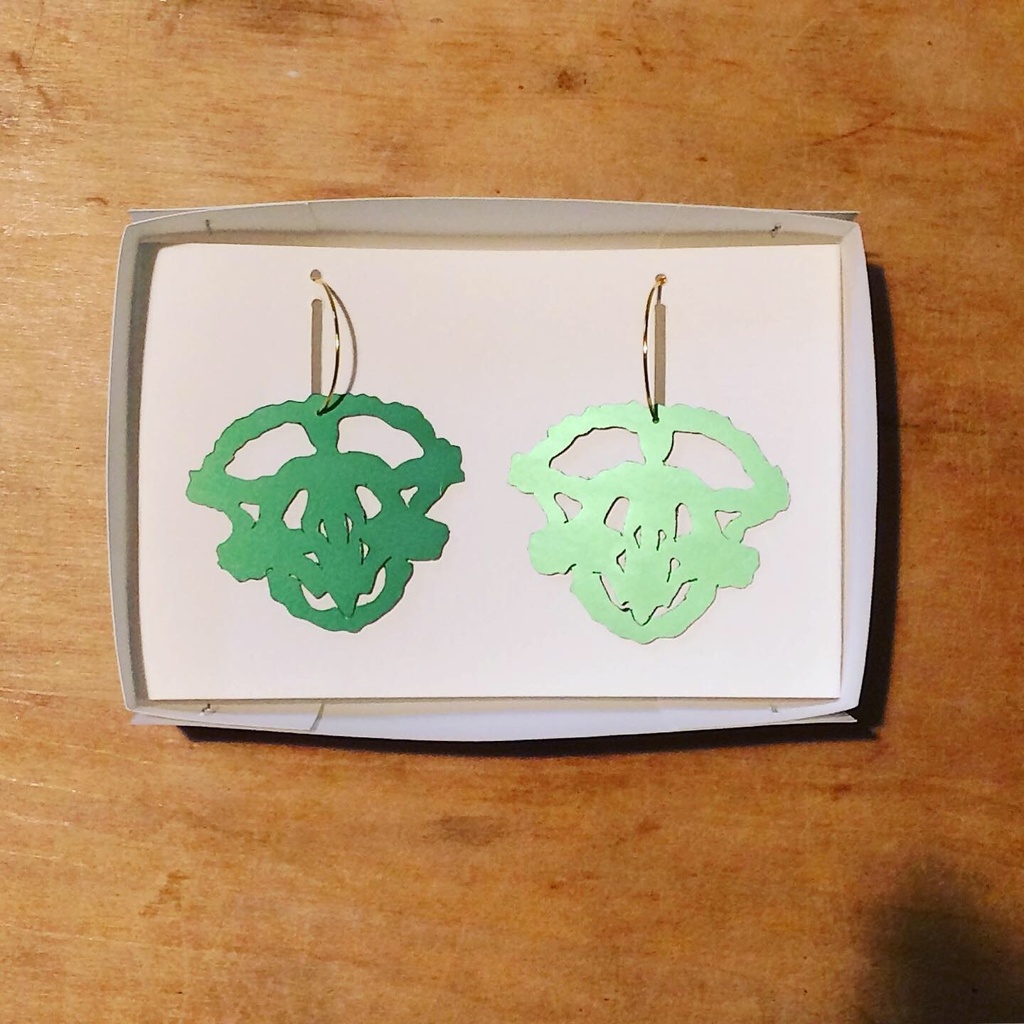 恐竜フープピアス