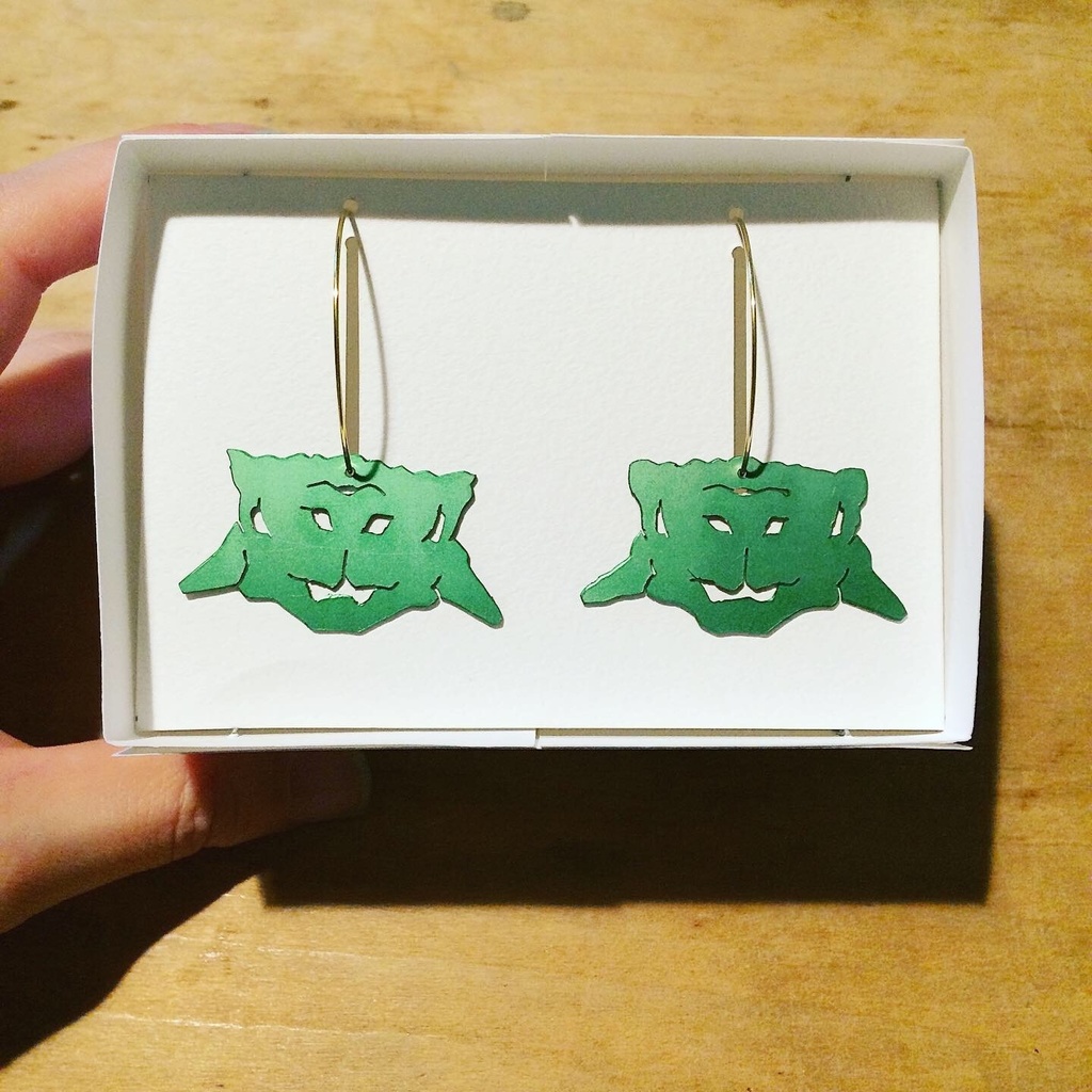 恐竜フープピアス