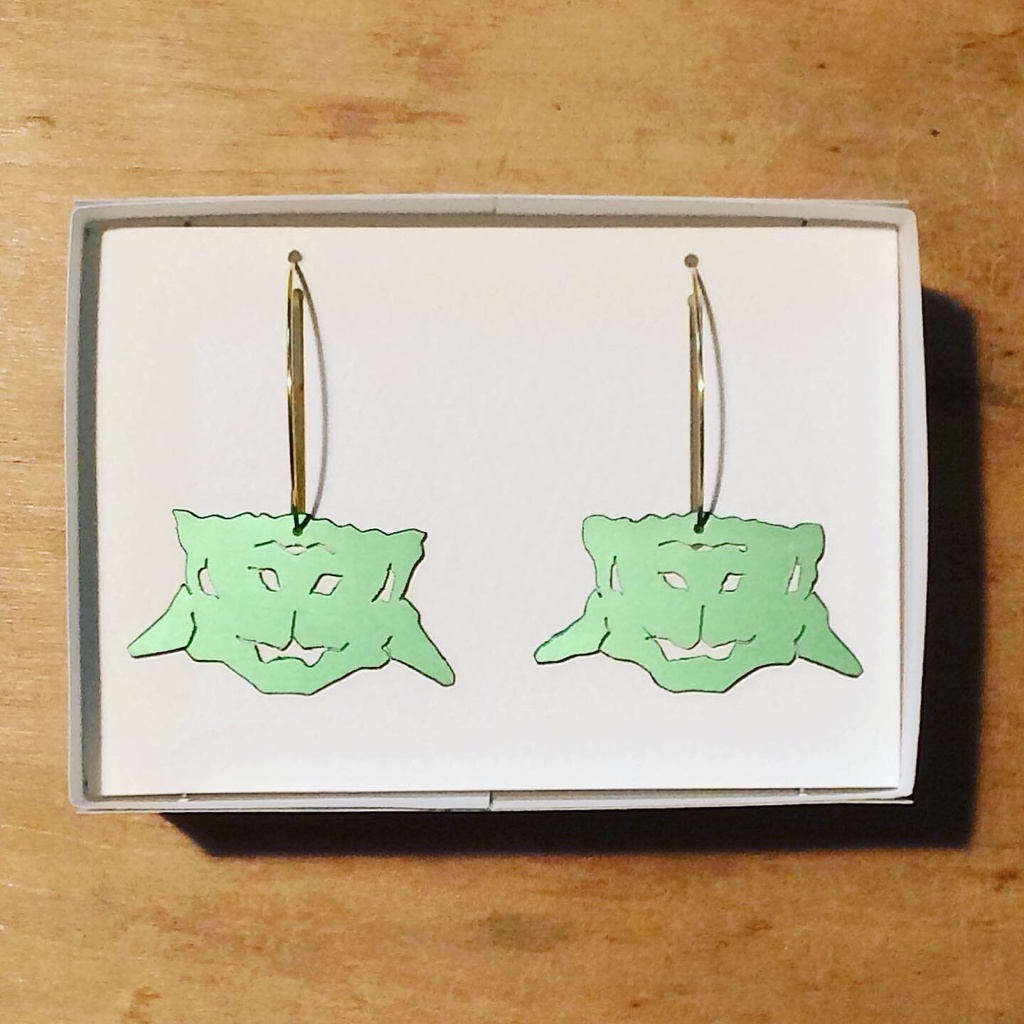 恐竜フープピアス