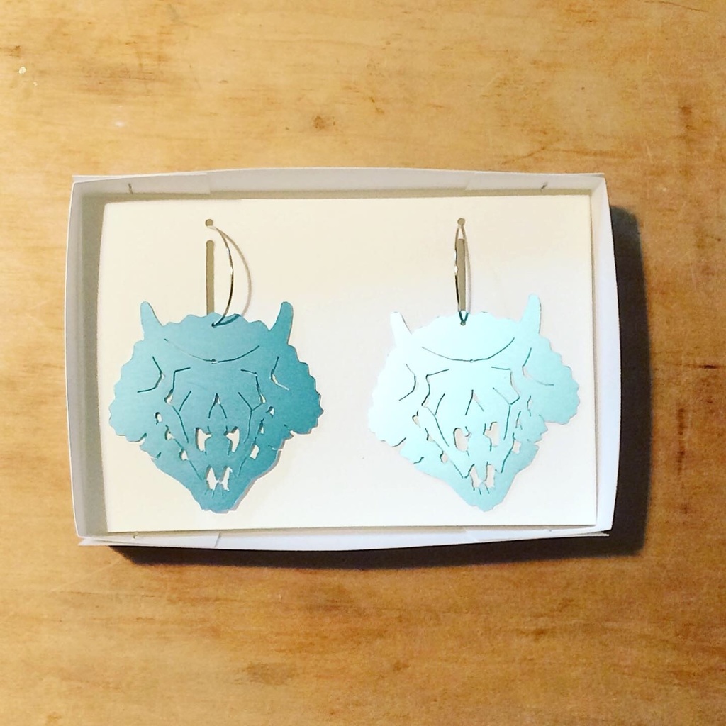 恐竜フープピアス