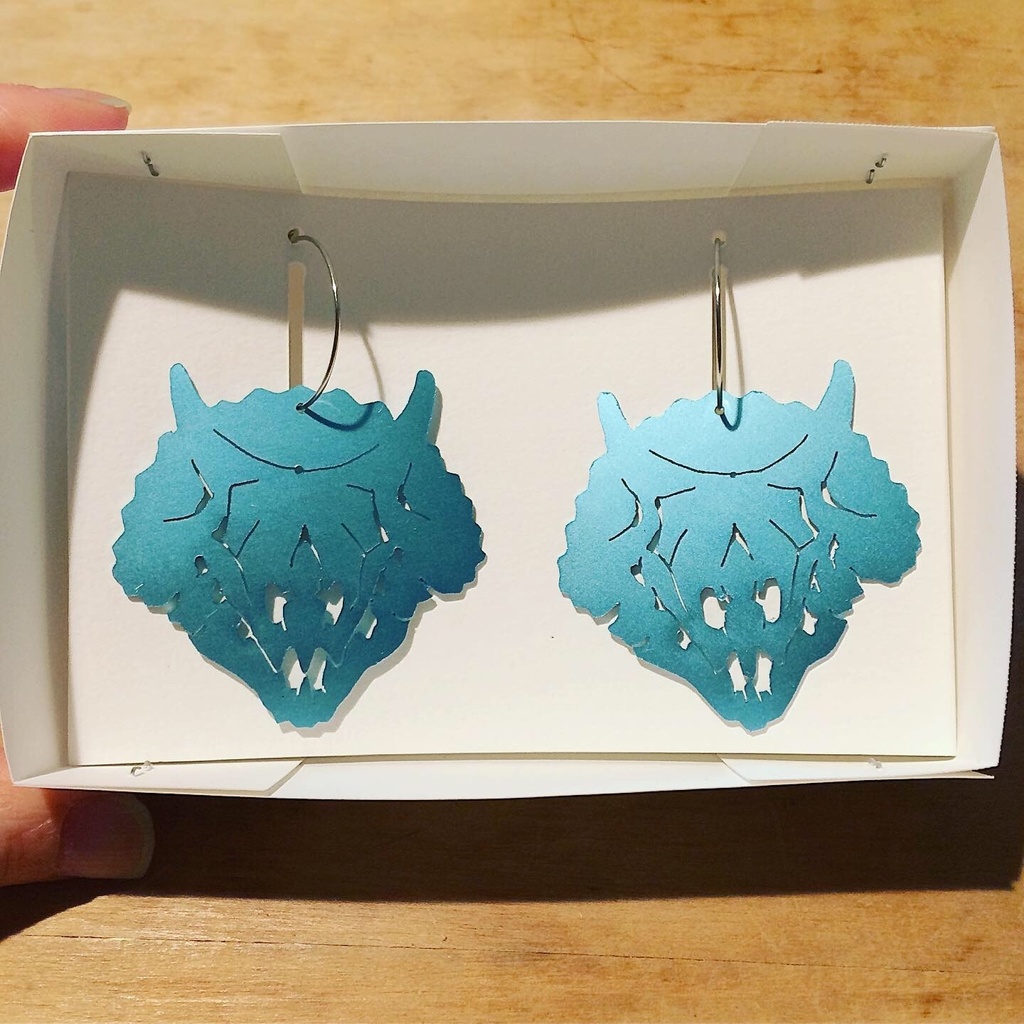 恐竜フープピアス