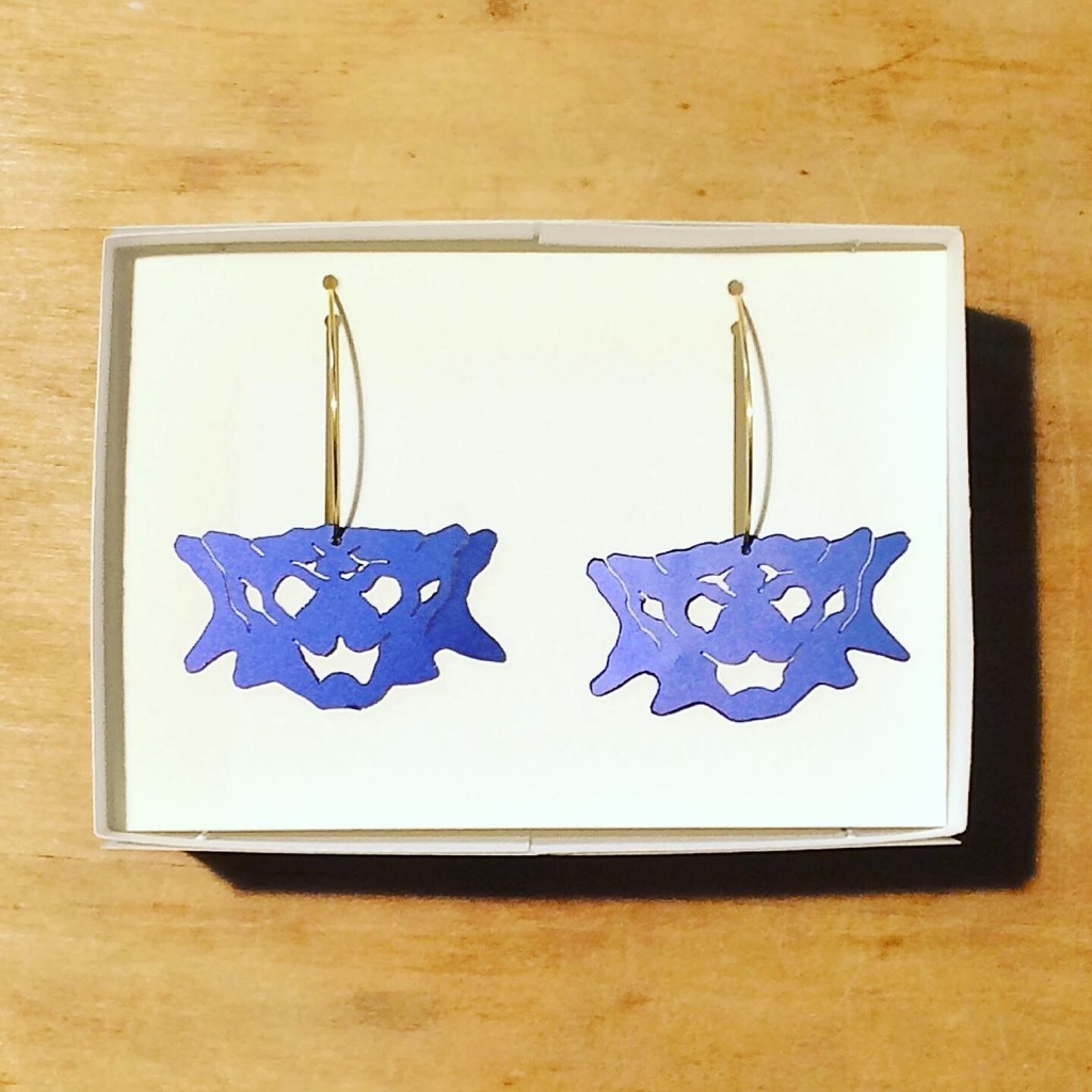 恐竜フープピアス