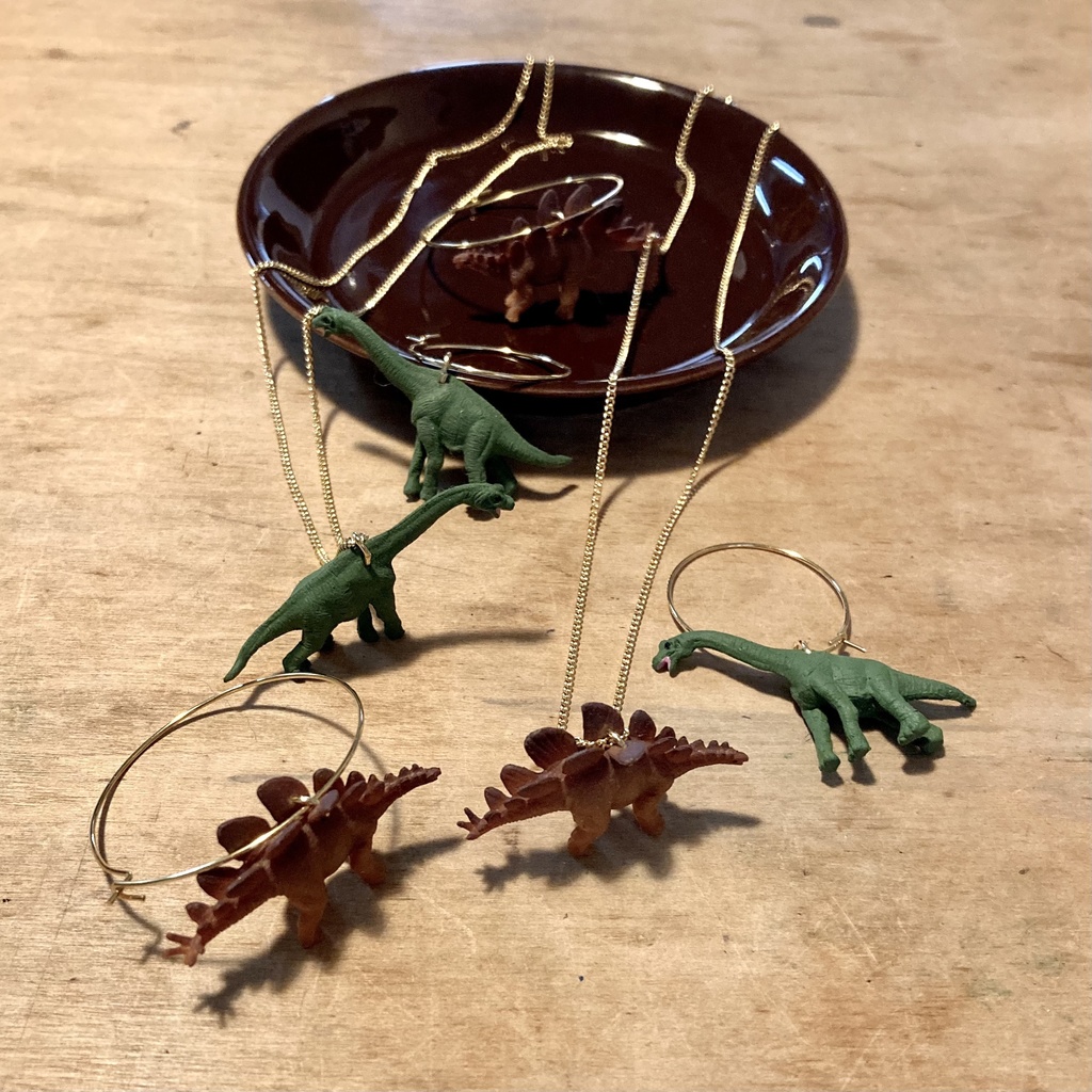 ブラキオサウルス ピアス