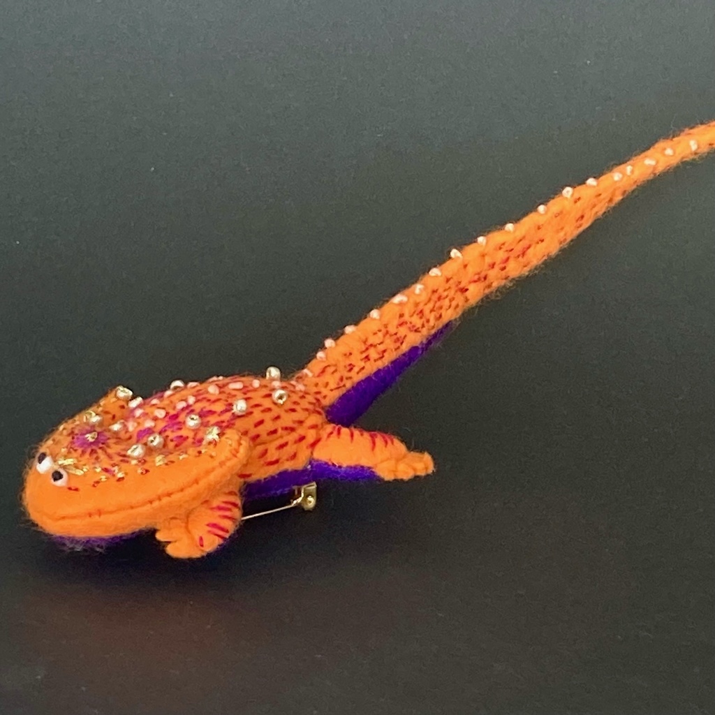 ディプロカウルスのフェルトマスコット刺繍ブローチ