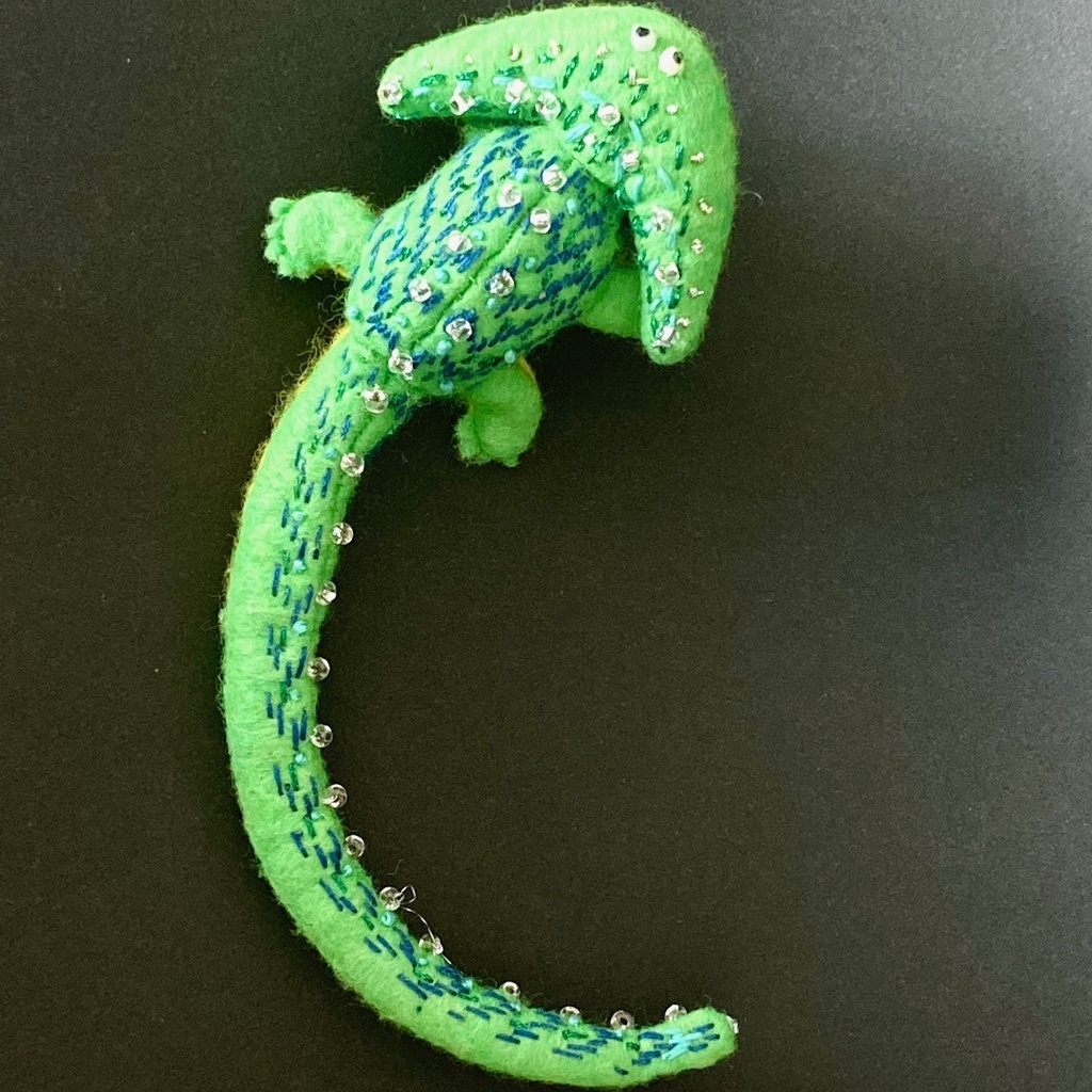 ディプロカウルスのフェルトマスコット刺繍ブローチ