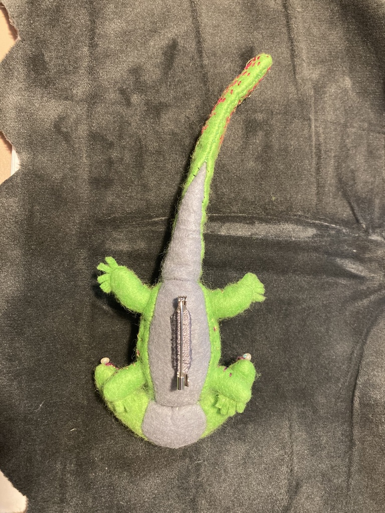 ディプロカウルスのフェルトマスコット刺繍ブローチ