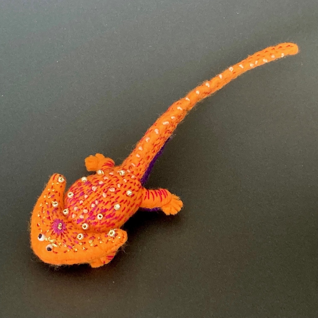 ディプロカウルスのフェルトマスコット刺繍ブローチ