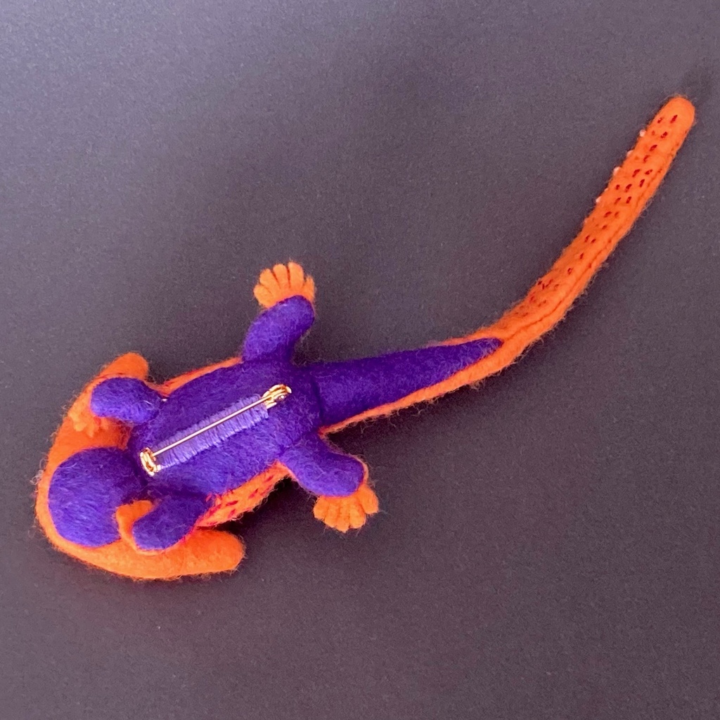 ディプロカウルスのフェルトマスコット刺繍ブローチ