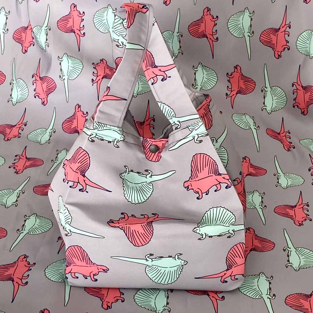 マチが広くてお弁当などの買い物向きのサブバッグ(ディメトロドン、エダフォサウルス)