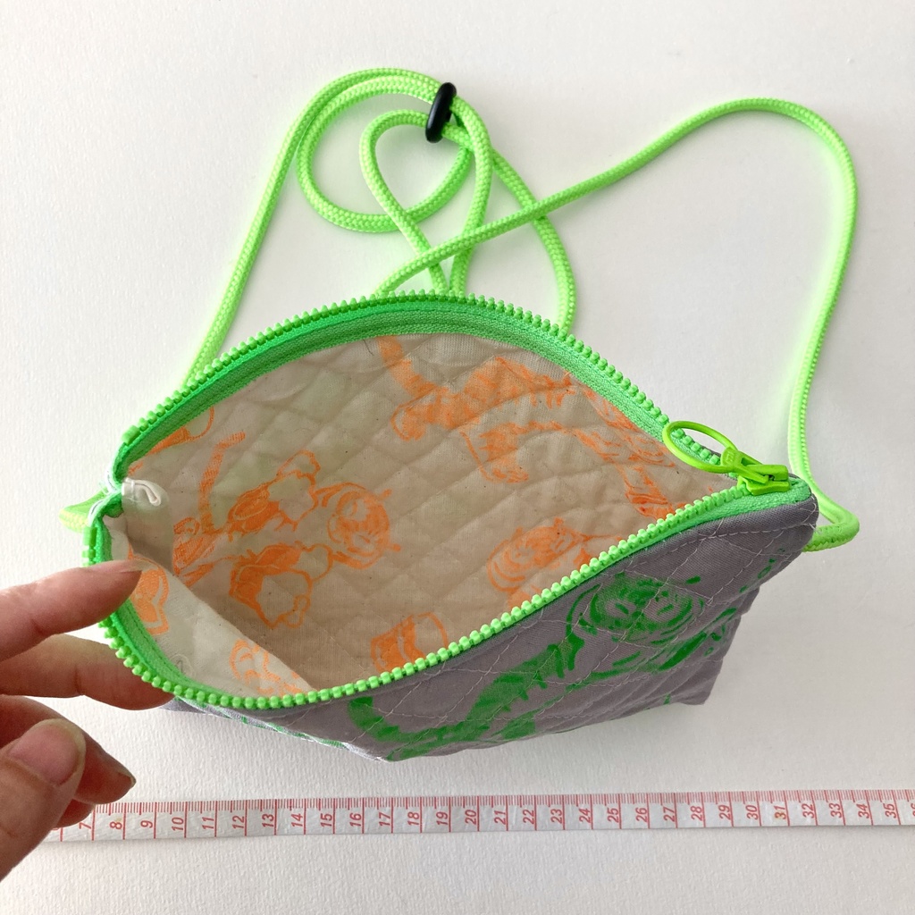 ビールとトラちゃん蛍光ショルダーポーチ