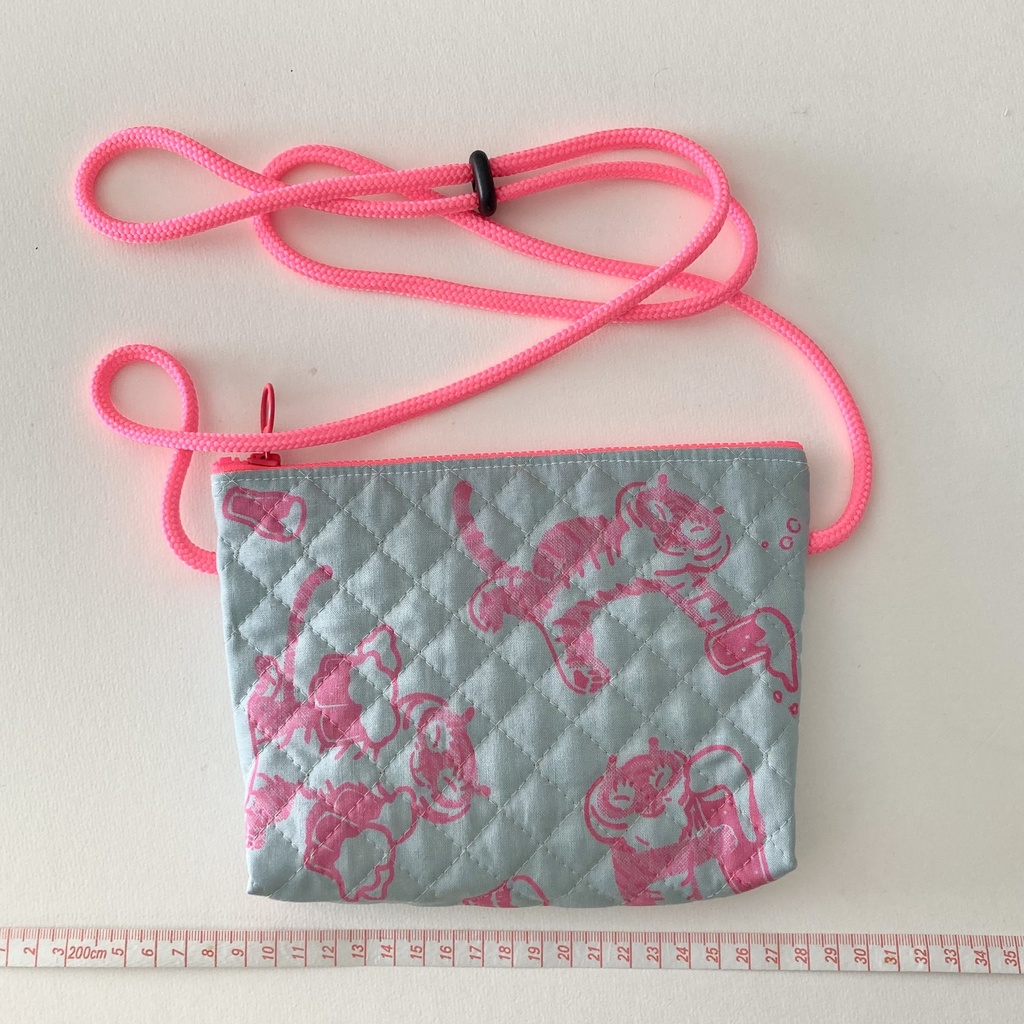 ビールとトラちゃん蛍光ショルダーポーチ