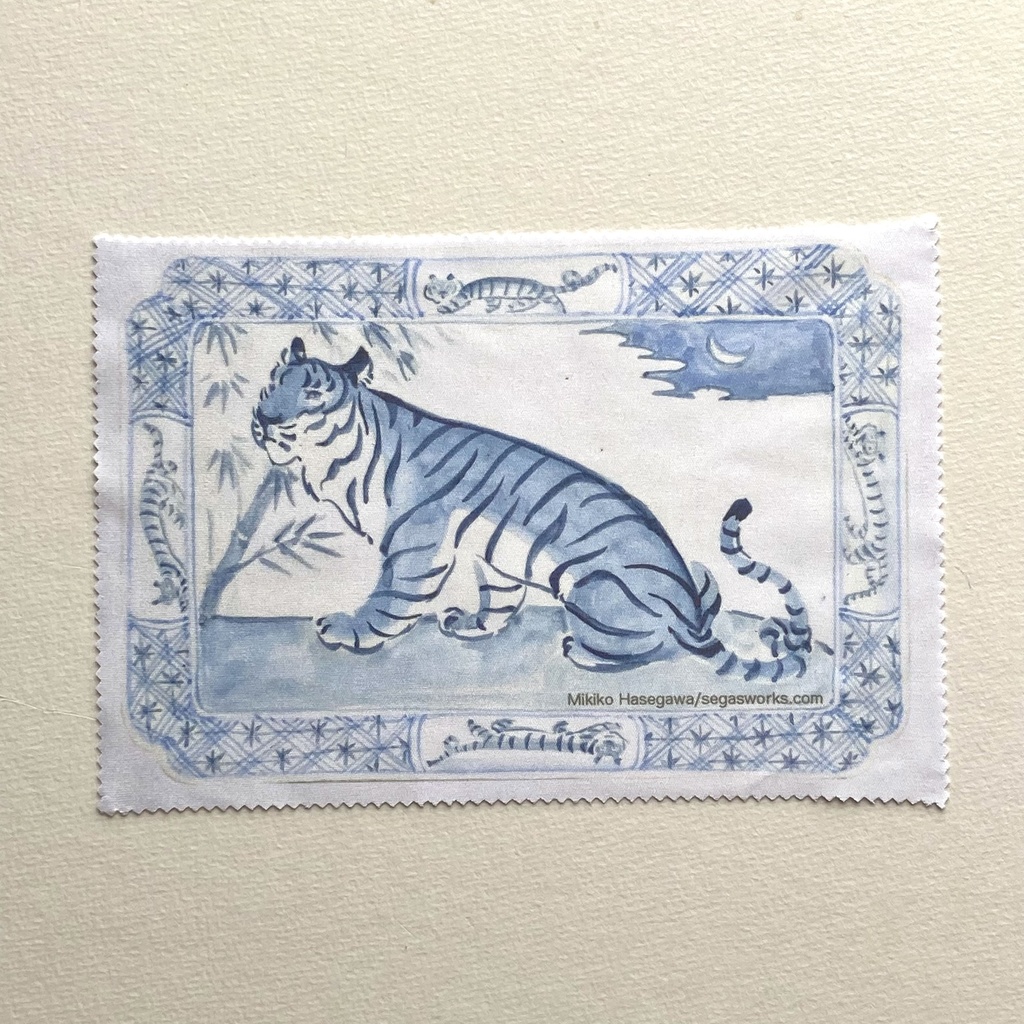 染め付け角皿のトラちゃん　メガネ拭き