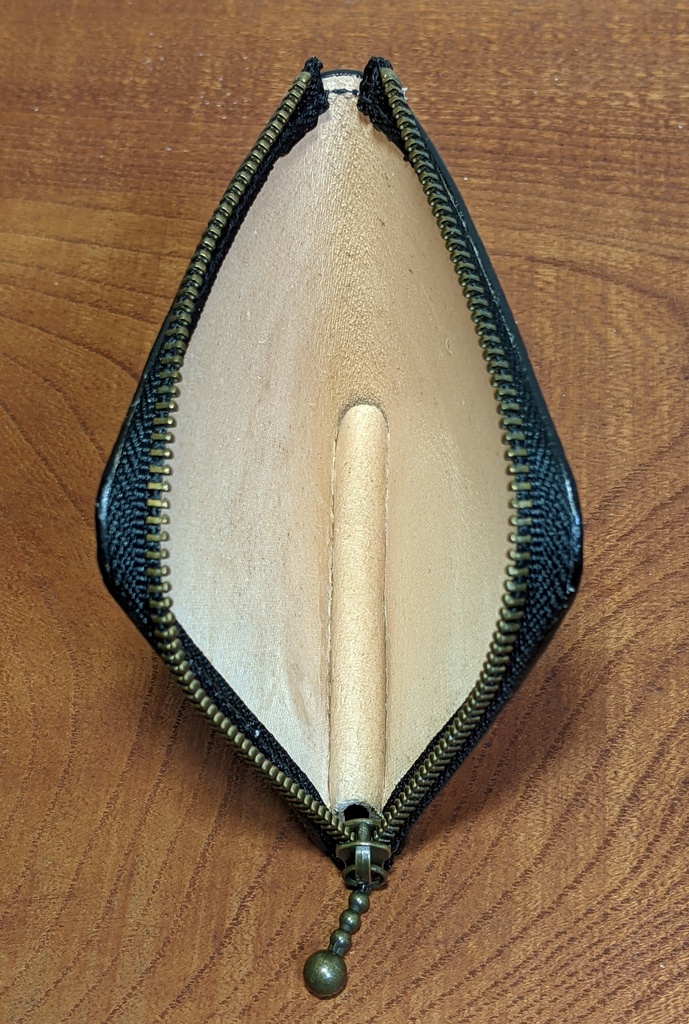 【非公式】推しの押し印入り本革ミニポーチ(猫又おかゆ)