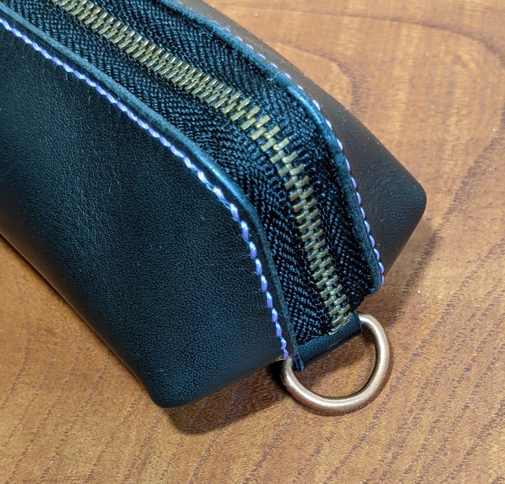 【非公式】推しの押し印入り本革ペンケース(猫又おかゆ)