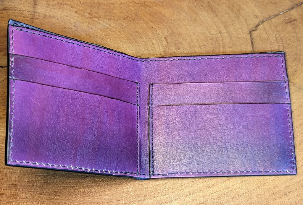 【非公式】推しの押し印入り本革二つ折り財布(猫又おかゆ)