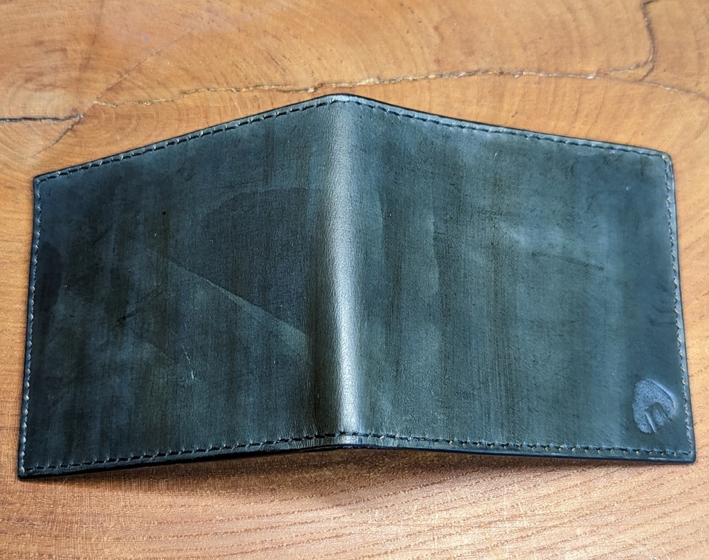 【非公式】推しの押し印入り本革二つ折り財布(猫又おかゆ)