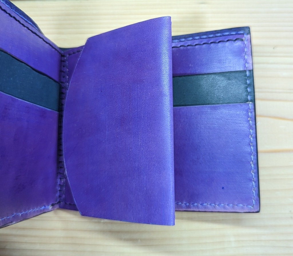 【非公式】推しの押し印入り本革二つ折り財布(猫又おかゆ)