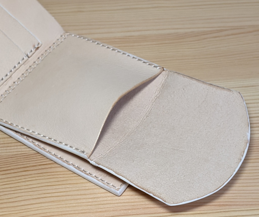 【非公式】推しの押し印入り本革二つ折り財布(角巻わため)