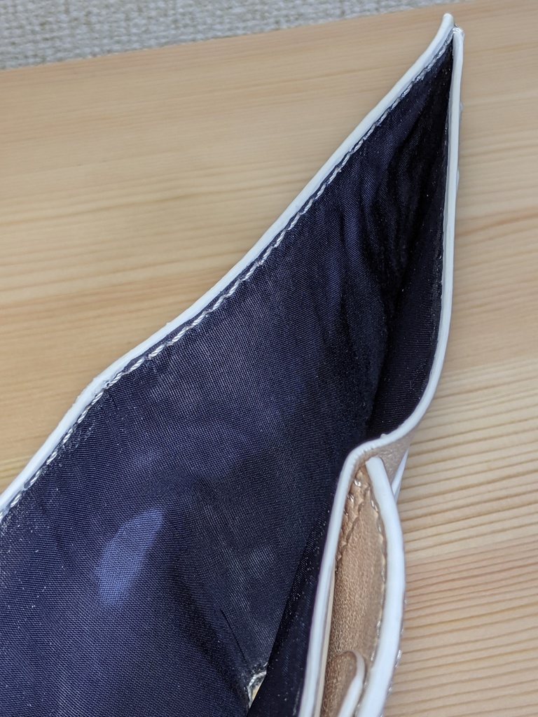 【非公式】推しの押し印入り本革二つ折り財布(角巻わため)