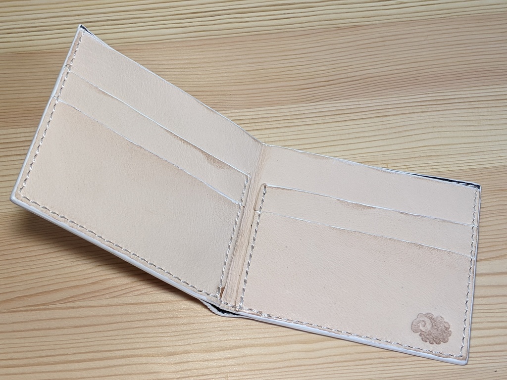 【非公式】推しの押し印入り本革二つ折り財布(角巻わため)