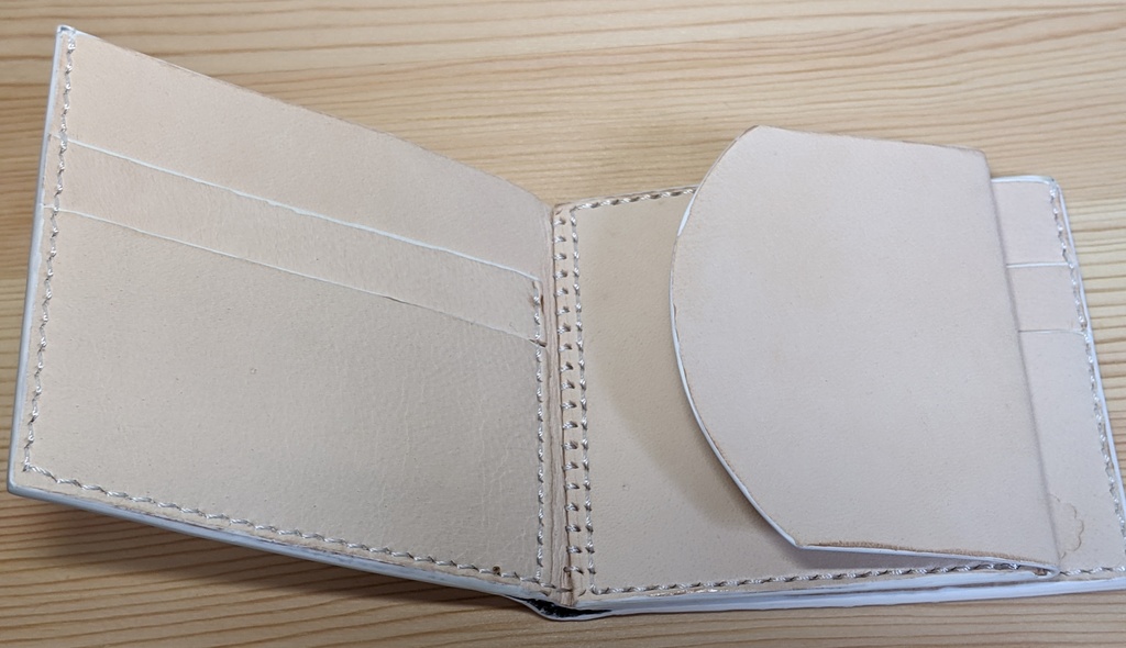 【非公式】推しの押し印入り本革二つ折り財布(角巻わため)