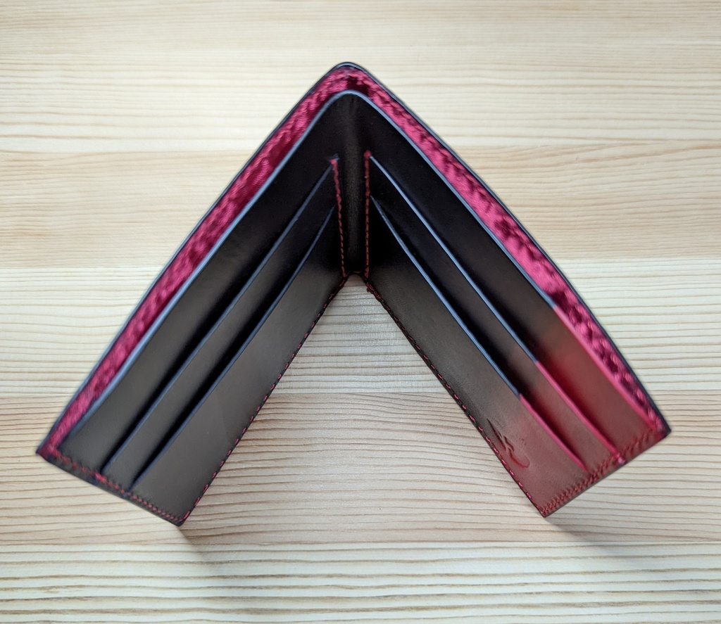 【非公式】推しの押し印入り本革二つ折り財布(大神ミオ)