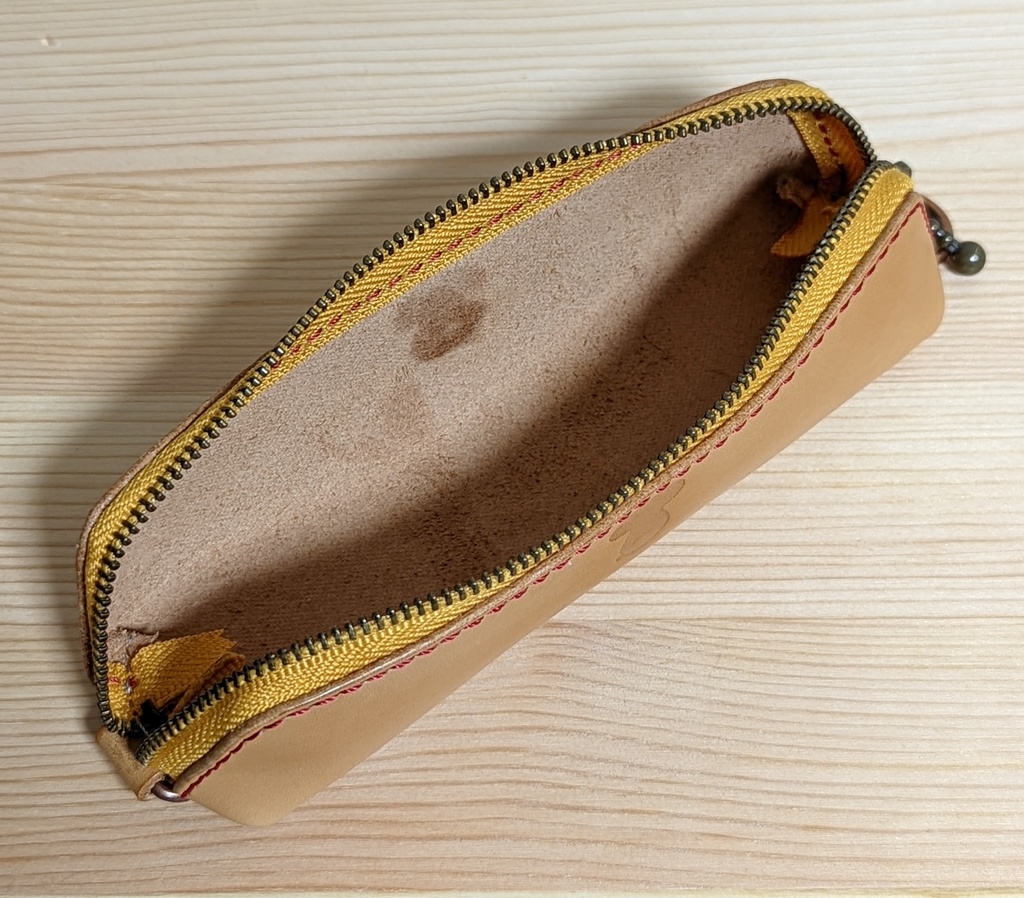 【非公式】推しの押し印入り本革ミニペンケース(戌神ころね)