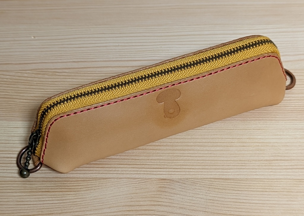 【非公式】推しの押し印入り本革ミニペンケース(戌神ころね)