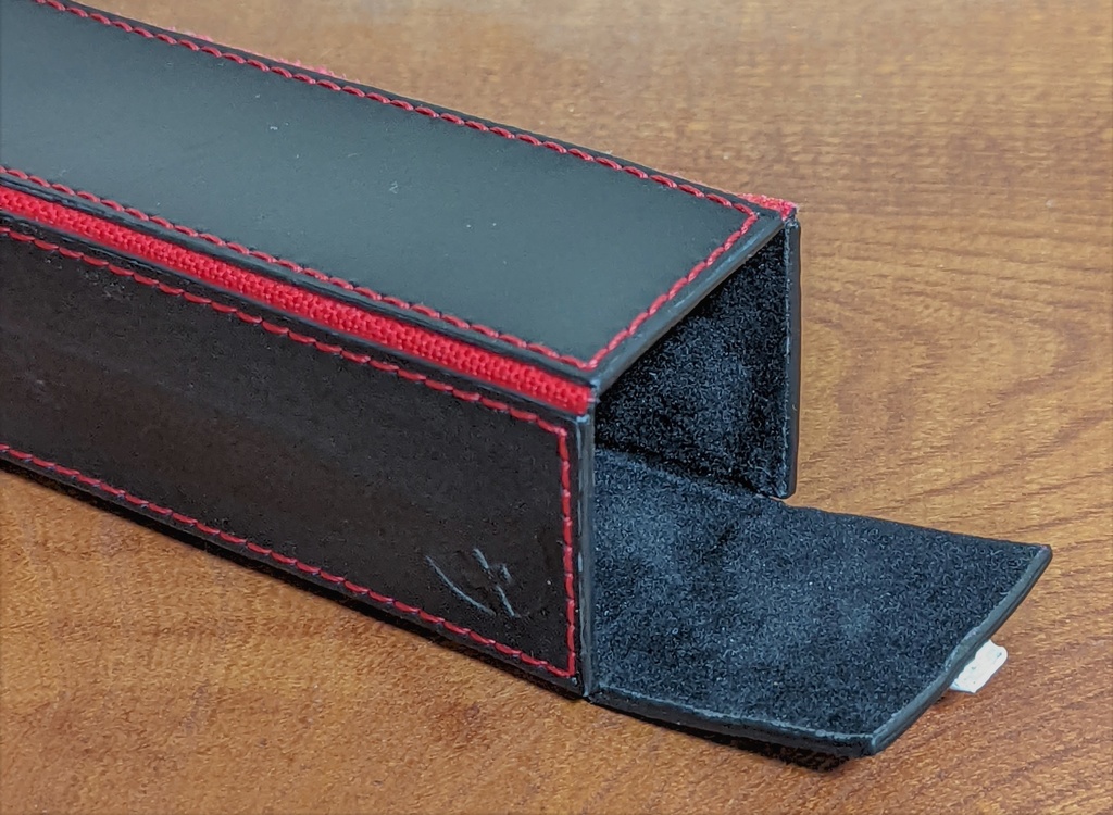 【非公式】推しの押し印入り本革メガネケース(大神ミオ)