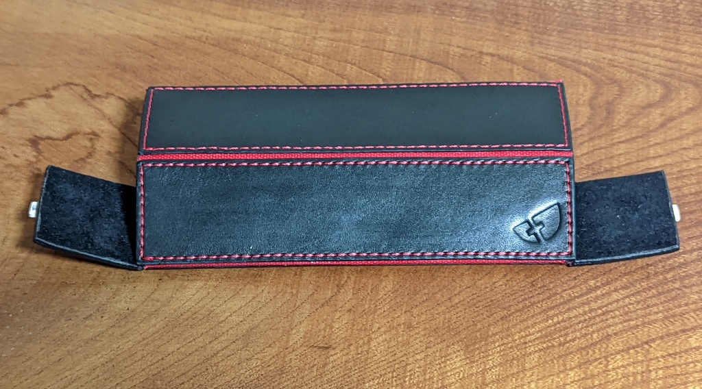 【非公式】推しの押し印入り本革メガネケース(大神ミオ)