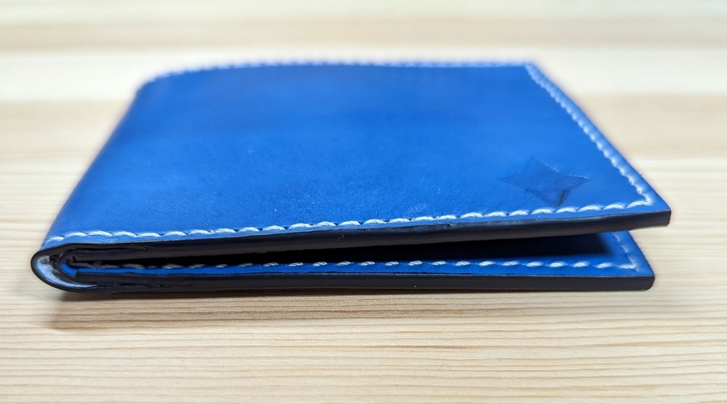 【非公式】推しの押し印入り本革二つ折り財布(天音かなた)