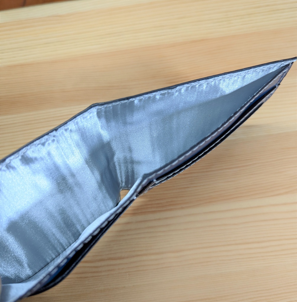 【非公式】推しの押し印入り本革二つ折り財布(天音かなた)